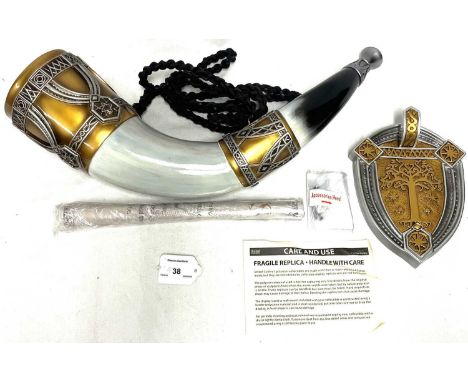 United Cutlery Lord of the Rings Horn of Gondor 1:1 scale Replica, Near Mint Complete, within Good Plus to Excellent opened p