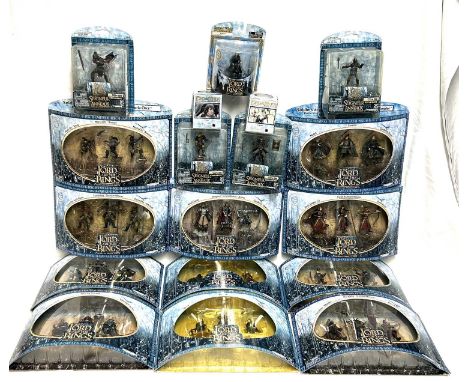 Play Along Lord of the Rings Armies of Middle Earth Soldiers and Scenes 3" figure packs x 18 including Easterling Warriors, E