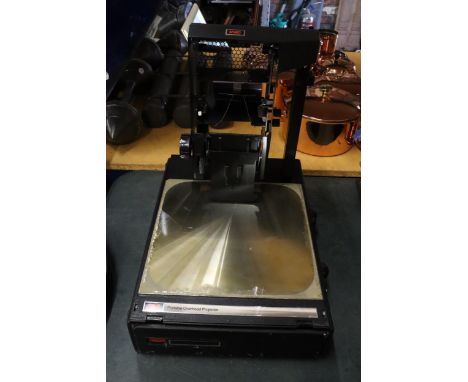 A PORTABLE OVERHEAD PROJECTOR WITH HARD CASE 3M 