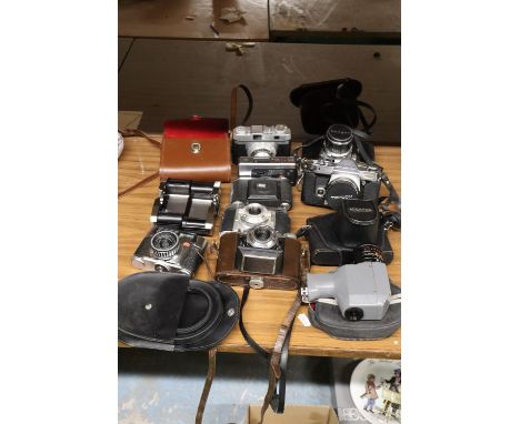 A COLLECTION OF VINTAGE CAMERAS TO INCLUDE ILOCA RAPID-B, MIRANDA, TOPCON, BRAUN PAXETTEETC, SOME WITH CASES 