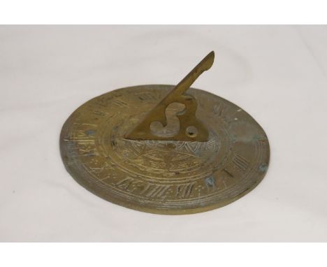 A BRASS SUNDIAL, DIAMETER 20CM 