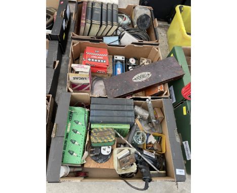 A LARGE ASSORTMENT OF TOOLS TO INCLUDE AN ELECTRIC SANDER, A HAMMER AND FOOT PUMPS ETC 
