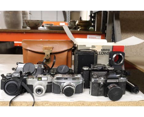 A COLLECTION OF VINTAGE CAMERAS TO INCLUDE PETRI GX-1, RICOH SUPERSHOT 24, MINOLTA 110 ZOOM SLR, ETC, PLUS A LEATHER CAMERA B