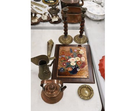 A QUANTITY OF COPPER AND BRASS TO INCLUDE A PAIR OF BARLEY TWIST CANDLESTICKS, PITCHER JUG, ASHTRAY, ETC., 