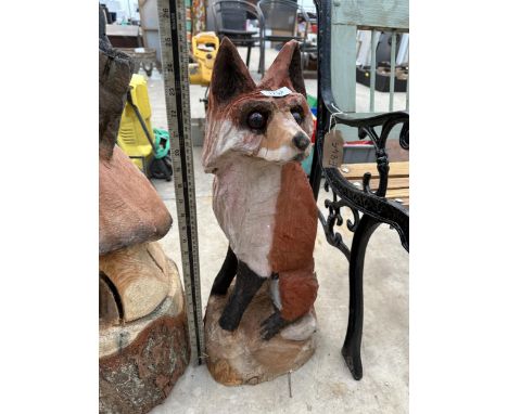 A CHAINSAW CARVED SITTING FOX (H:65CM) 