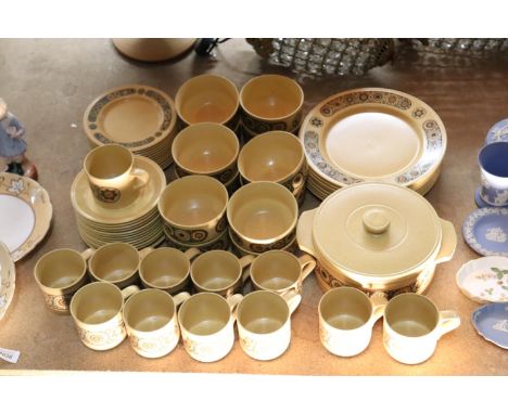 A VINTAGE KILN CRAFT RETRO PART DINNER SERVICE - 58 PIECES IN TOTAL 