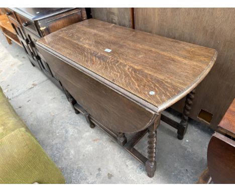 AN EARLY 20TH CENTURY OAK OVAL GATE LEG DINING TABLE ON BARLEY TWIST LEGS 52" X 41" OPENED 
