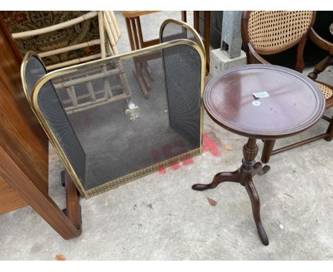 A REPRODUCTION MAHOGANY TRIPOD WINE TABLE AND A THREE DIVISION FIRE SCREEN 