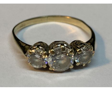 A 9 CARAT GOLD RING WITH THREE IN LINE CUBIC ZIRCONIAS SIZE J/K 