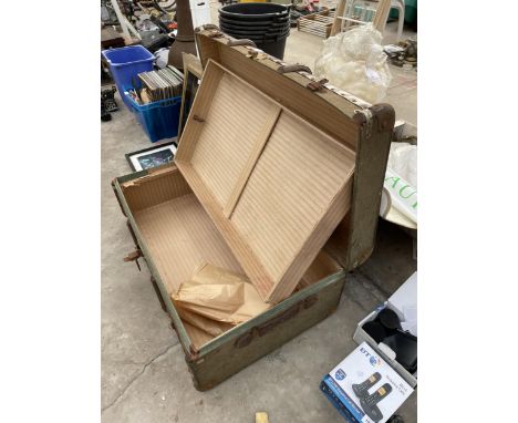 A LARGE VINTAGE TRAVEL TRUNK 