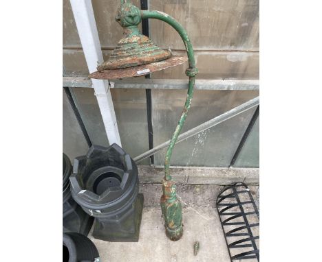 A VINTAGE CAST IRON OUTDOOR LAMP POST WITH SWAN NECK 
