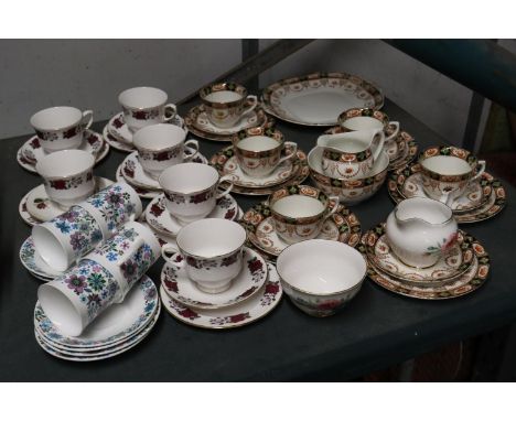 A LARGE QUANTITY OF VINTAGE TEAWARE TO INCLUDE GAINSBOROUGH TRIOS, A CORONATION WARE PART TEASET TO INCLUDE A CAKE PLATE, SUG