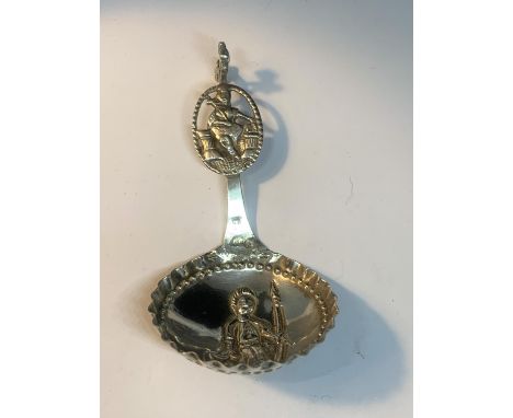 A DECORATIVE  CONTINENTAL SILVER TEA CADDY SPOON 