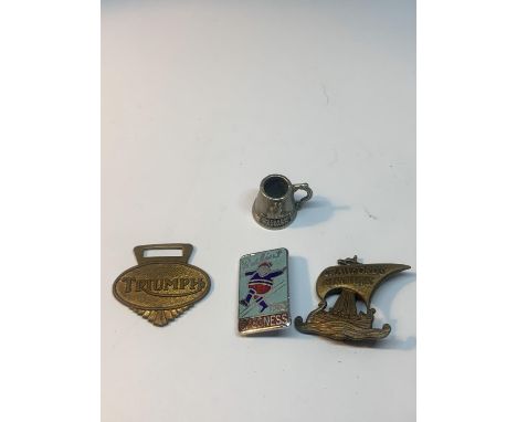 FOUR VINTAGE ADVERTISING ITEMS TO INCLUDE THREE BADGES AND A WHITBREAD BEER TANKARD 