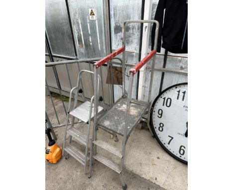 AN ALUMINIUM BUILDERS PLATFORM AND A TWO RUNG ALUMINIUM STEP LADDER 