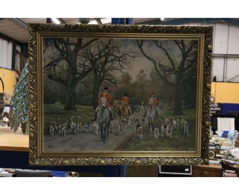 A LARGE GILT FRAMED PRINT OF A HUNTING SCENE, 78CM X 61CM 