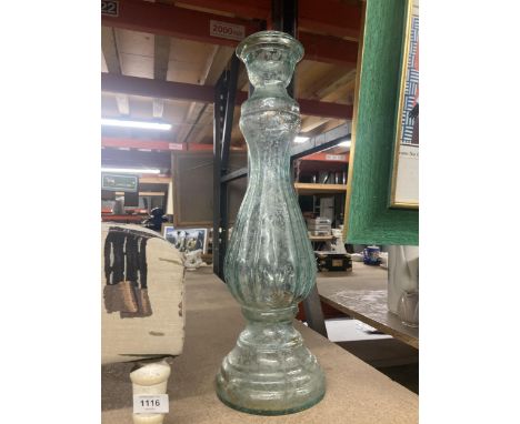 A VINTAGE TALL DECORATIVE GLASS DECANTER 