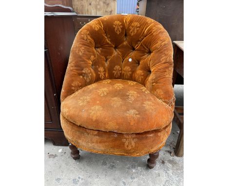 A LATE VICTORIAN BUTTON-BACK LOUNGE CHAIR 
