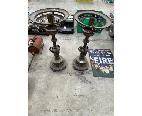 A PAIR OF LARGE HEAVY BRASS VINTAGE TABLE LAMPS 