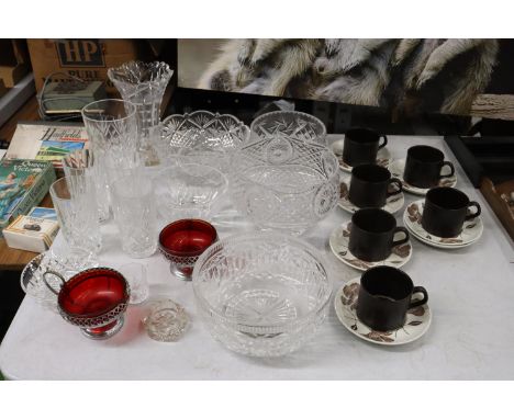 A LARGE QUANTITY OF GLASSWARE TO INCLUDE BOWLS, VASES, TUMBLERS, ETC PLUS SIX MEAKIN CUPS AND SAUCERS 