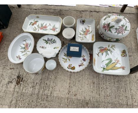 AN ASSORTMENT OF ROYAL WORCESTER, PORTMERION AND SPODE CERAMICS TO INCLUDE DISHES AND POTS ETC 