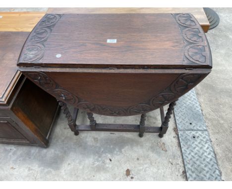 AN EARLY 20TH CENTURY OAK GATE-LEG TABLE ON BARLEY TWIST LEGS 
