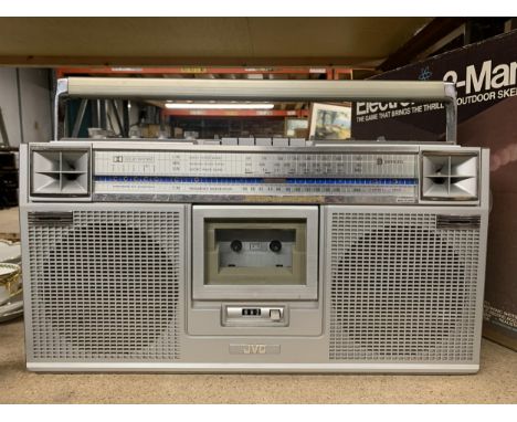 A VINTAGE JVS GHETTO BLASTER WITH LEAD 