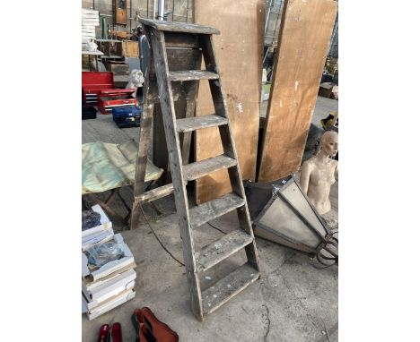 A VINTAGE SIX RUNG WOODEN STEP LADDER 