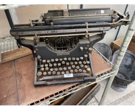 A VINTAGE UNDERWOOD TYPEWRITER 