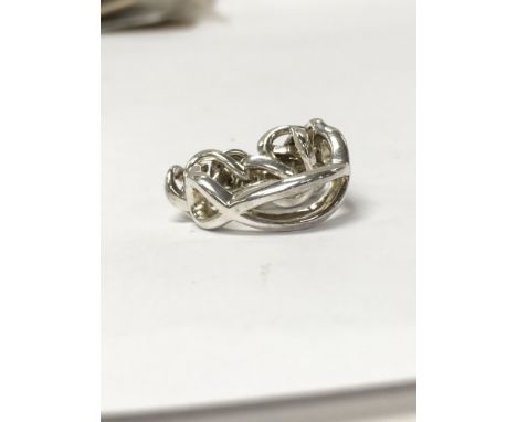 A links of London infinity Ring weighing approximately 8.52g. Complete with box