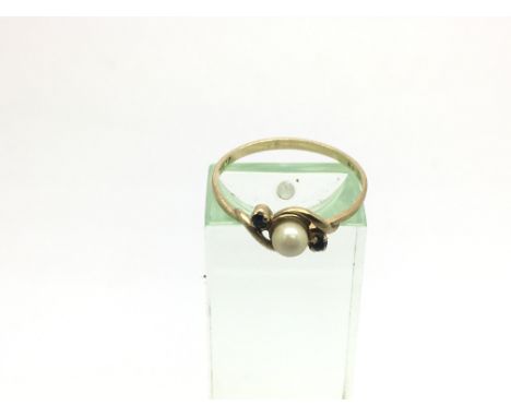 A 9ct gold ring set with a central pearl and two blue coloured stones, possibly sapphires, approx 1.2g and approx size Q-R - 