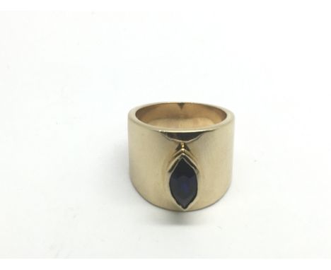 An 18ct gold ring set with a treated sapphire, approx 9.7g and approx size J-K.