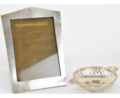 SNYDER &amp; BEDDOES; a George V hallmarked silver twin handled pierced bowl, Birmingham 1912, length 13cm, also an Art Deco 