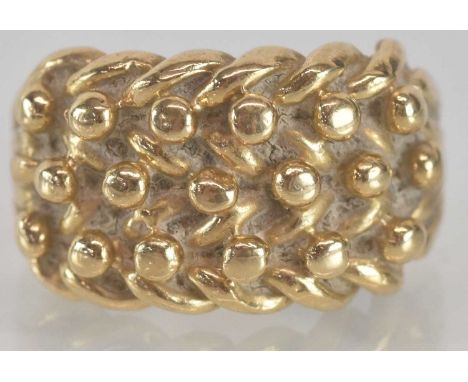 A 9ct gold ring with rope effect top, size K, approx 6.6g.