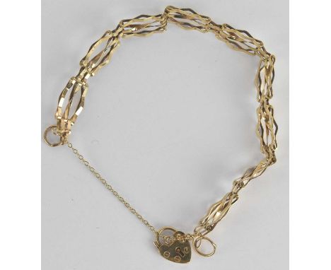 A 9ct yellow gold gate link bracelet, with padlock clasp, length approx 18cm, approx 4.6g.