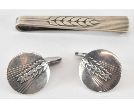 ARNO MALINOWSKI FOR GEORG JENSEN; a pair of 925 hallmarked silver cufflinks, both diameter 2cm, and matching 925 hallmarked s