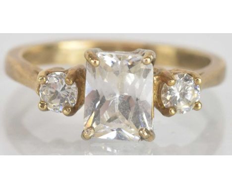 A 9ct yellow gold clear glass three stone ring, size O, approx 3.8g.