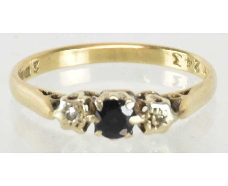 A 9ct yellow gold sapphire and diamond set three stone ring, the central sapphire flanked by two illusion set diamonds, size 