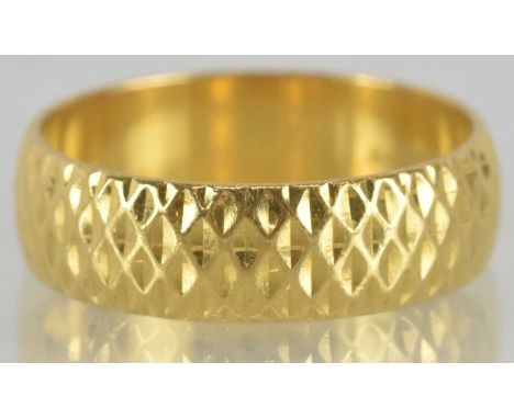 A 22ct yellow gold wedding band, with textured decoration, size M/N, approx 4.9g.