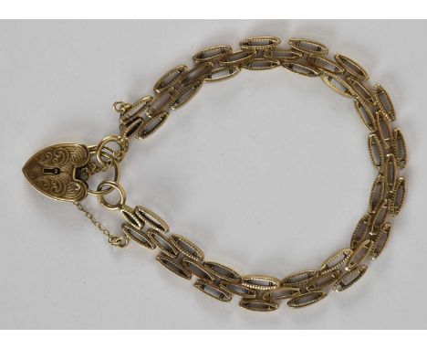A 9ct gold oval gate link bracelet, united by 9ct gold heart shaped padlock clasp, length 18cm, approx 18.2g.