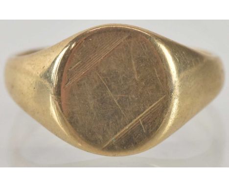 A 9ct gold signet ring, size O, approx 4.9g.Condition Report: The ring shank is misshapen.