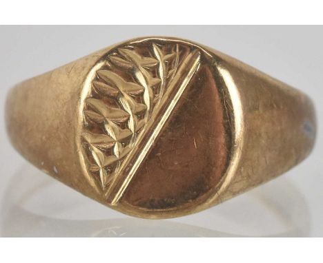 A 9ct yellow gold signet ring, size R, approx 3.7g.
