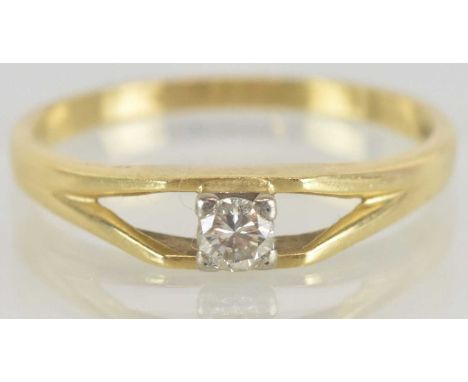 An 18ct gold diamond solitaire ring, the claw set brilliant approx .2ct, with split shoulders, size T, approx 2.9g.