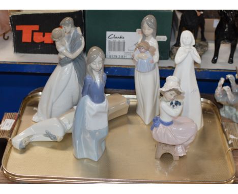 TRAY WITH 6 VARIOUS NAO FIGURINE ORNAMENTS     