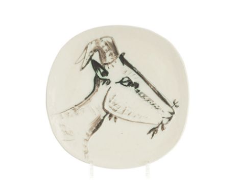 Pablo Picasso (1881-1973),  Tête de chèvre de profil , 1950, O.P., assiette ronde en terre cuite blanche, décors en paraffine