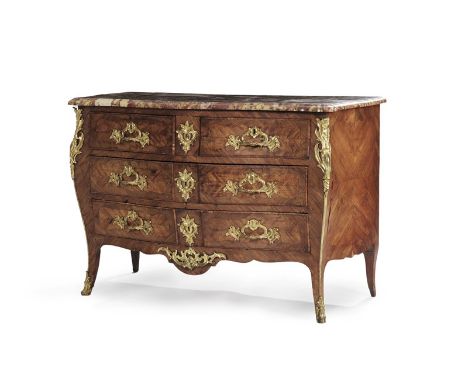 Commode d'époque Louis XV estampillée L.Peridiez, en placage de bois de rose, façade galbée ouvrant par quatre tiroirs sur tr