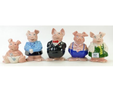 Wade set of five Natwest Pigs: all with original stoppers(5)