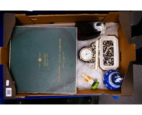 Collection ceramics &amp; glass: Glass and ceramic items including Minton boxed fruit bowl, Carlton limited edition figure, W