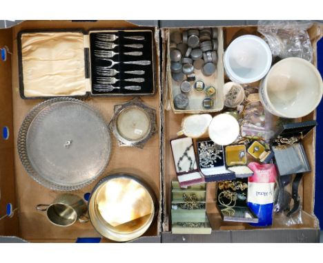 A mixed collection of items to include: costume jewelry , Wedgwood rings and pendants, beads, watches, watch straps, Menthola