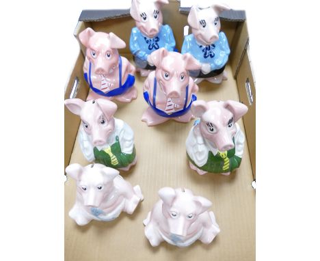 A collection of Wade Natwest pigs: with original stoppers(8)